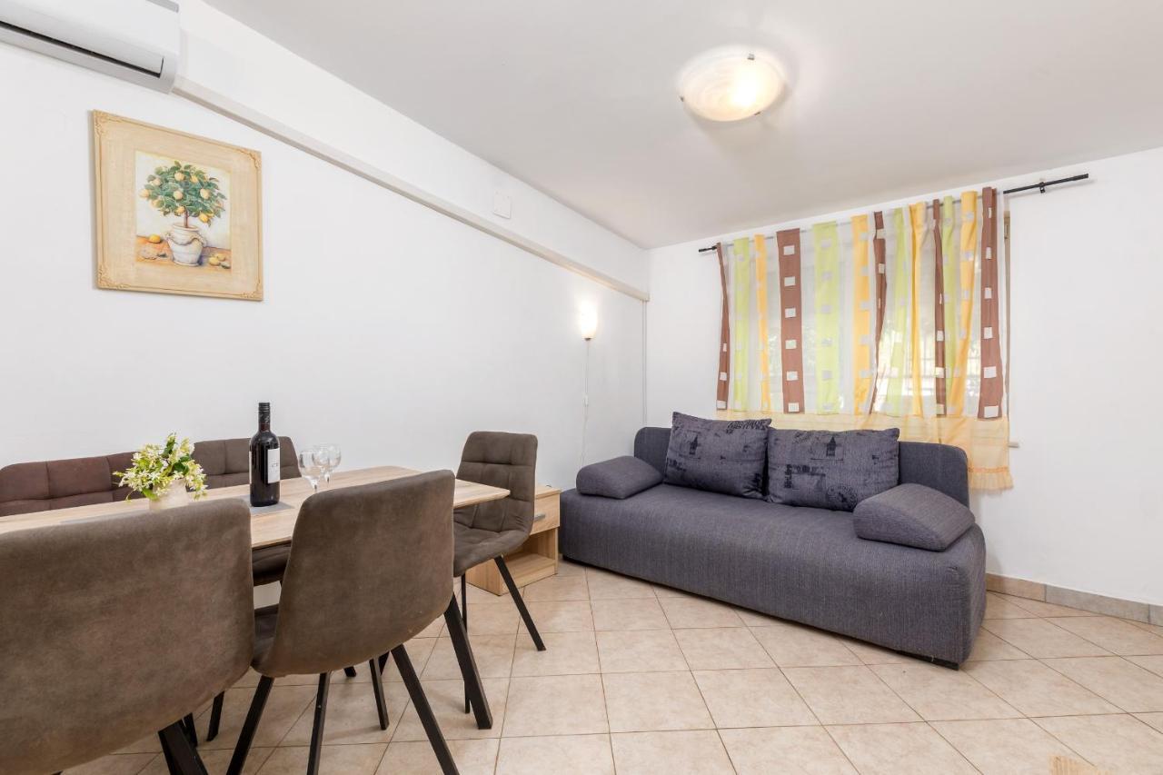 Apartman Lora 2