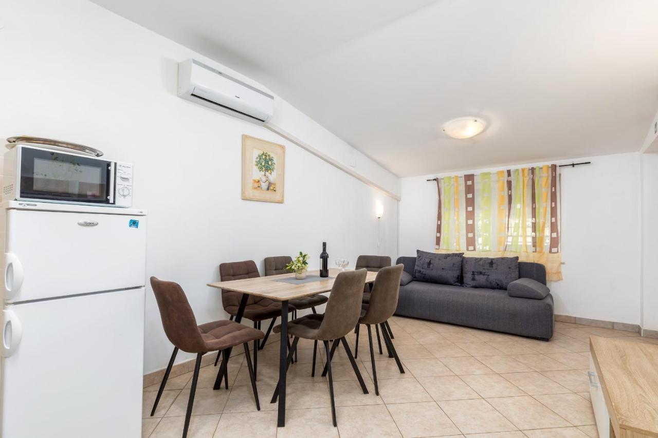 Lora 2 * Pula