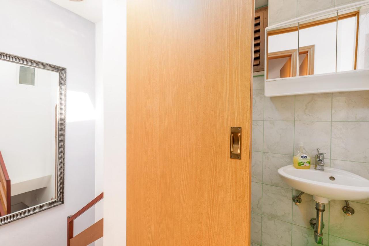 Lora 2 Apartman Póla