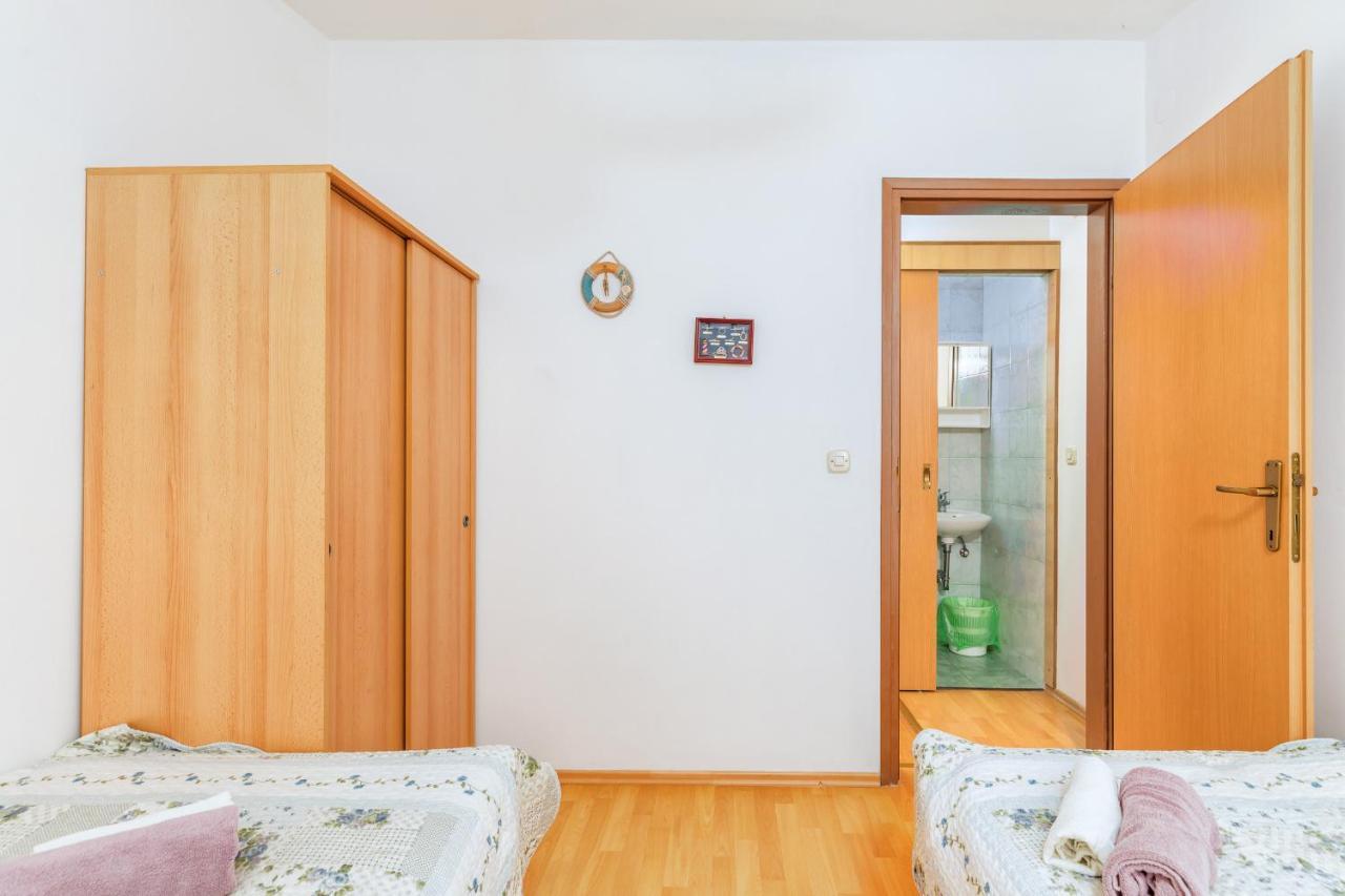 Lora 2 * Pula