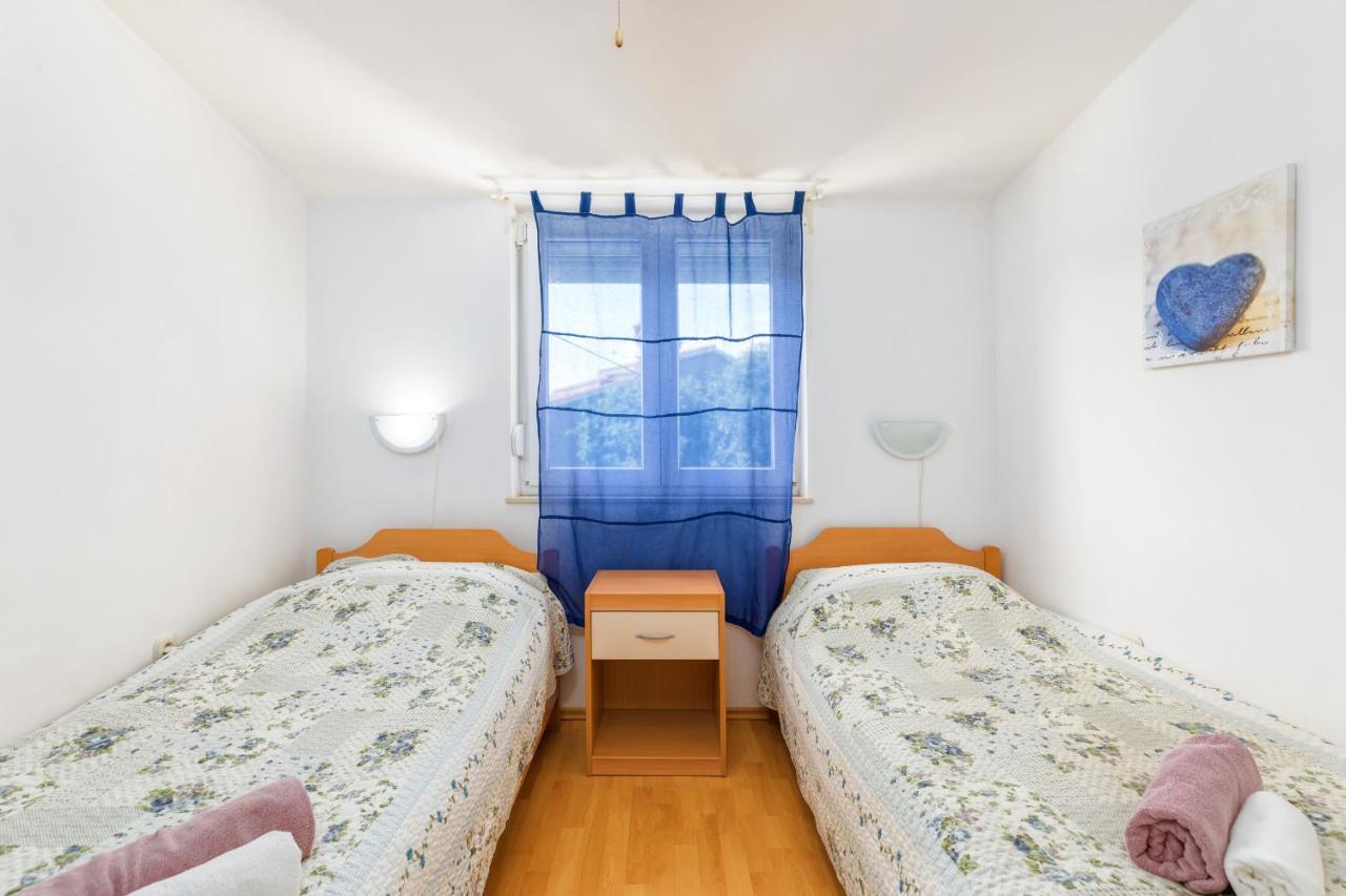 Lora 2 Apartman